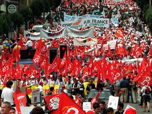 Nouvelle manifestation des syndicats contre l'austérité au Portugal - ảnh 1